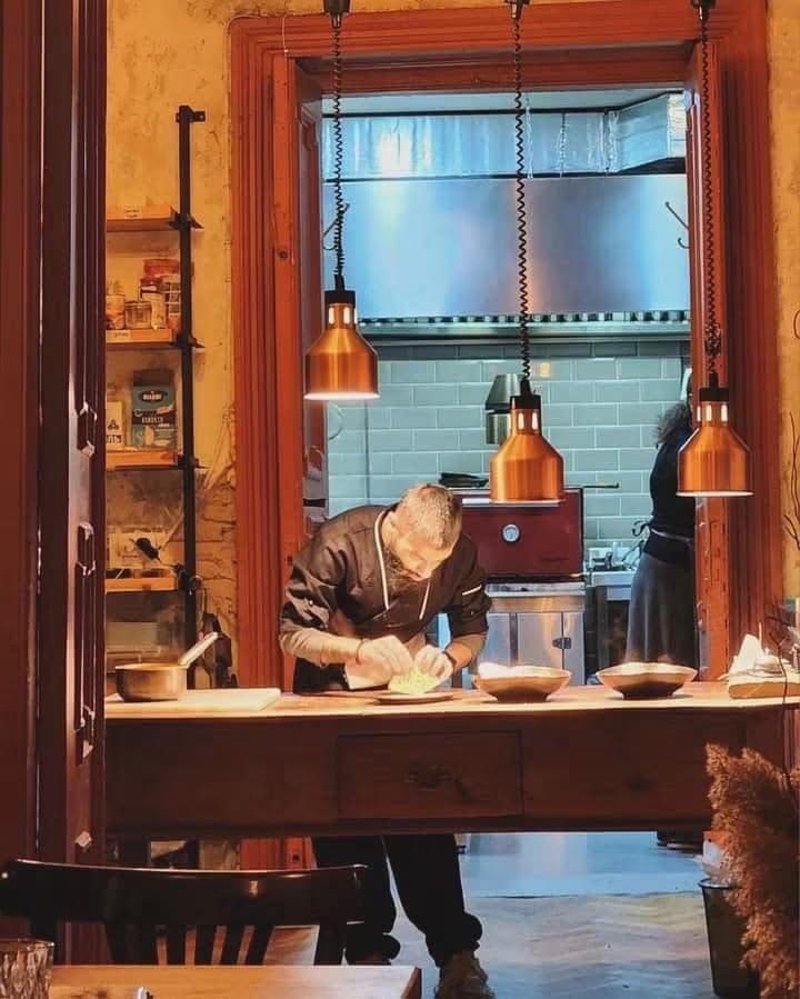 Sergei Khatsanov plating at the pass under copper heat lamps